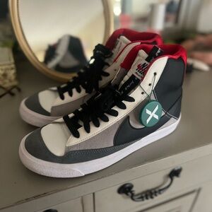 Brand new, the cutest sneaker!